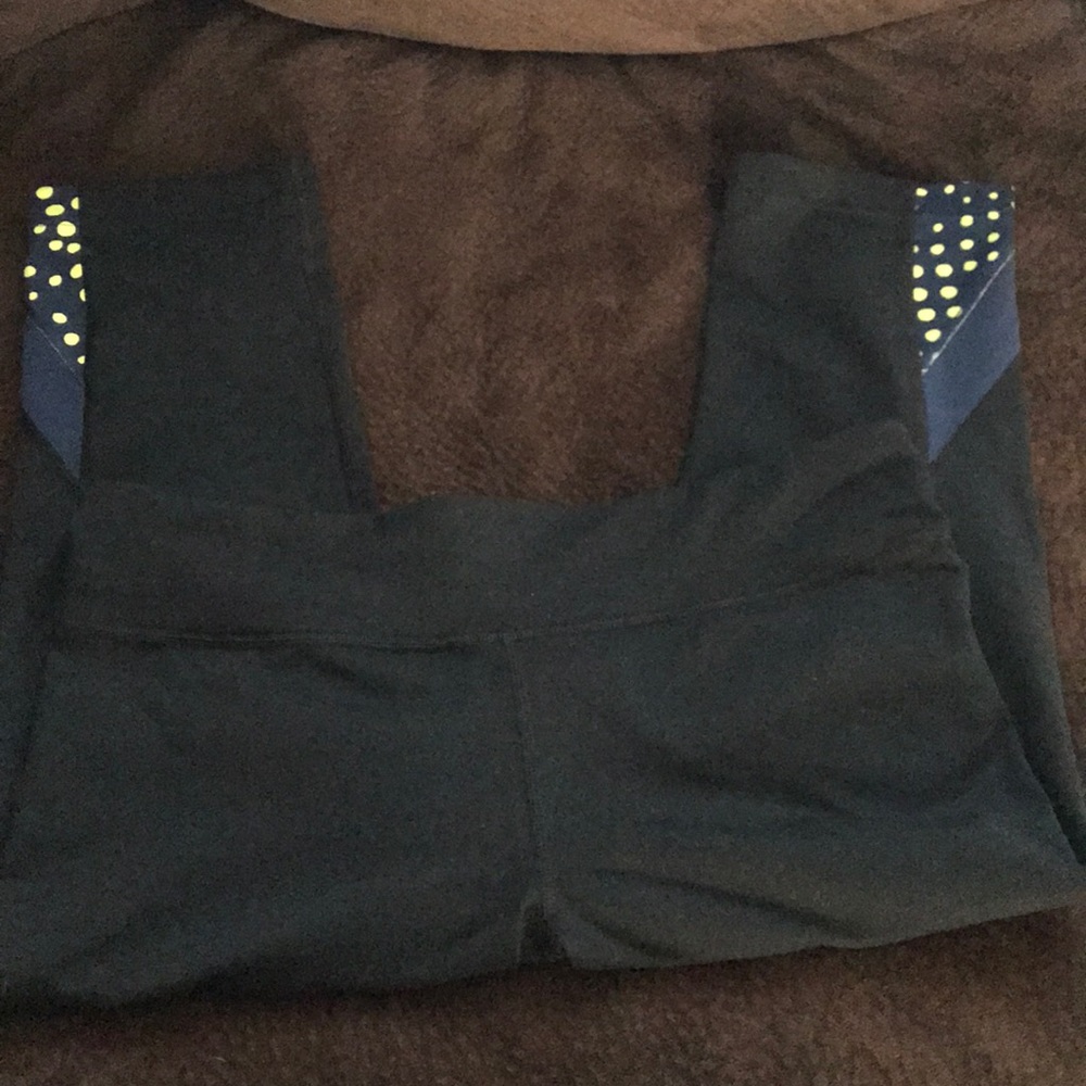 Women’s under armour Capri pants large